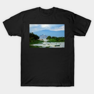 Vue sur l'ile Janitzio de Patzcuaro T-Shirt